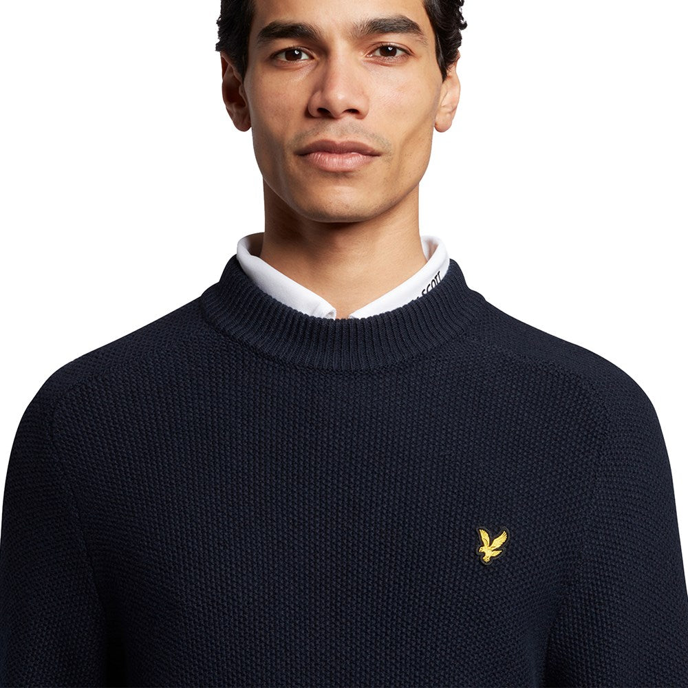 Lyle & Scott Seed Stitch Mock Neck Pullover - Madilim na Navy